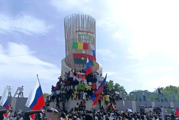 Niger: Supporters of Niger’s junta hold Russian flag during a demonstration